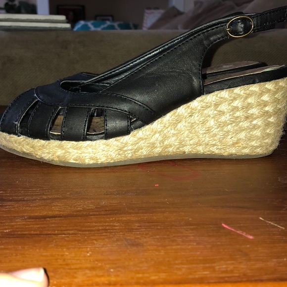 Women’s Black wedges size 7.5 - Picture 2 of 2